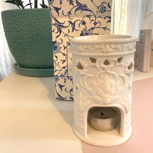 LAST CHANCE: Avon Surroundings by Diane Von Furstenberg Home Diffuser